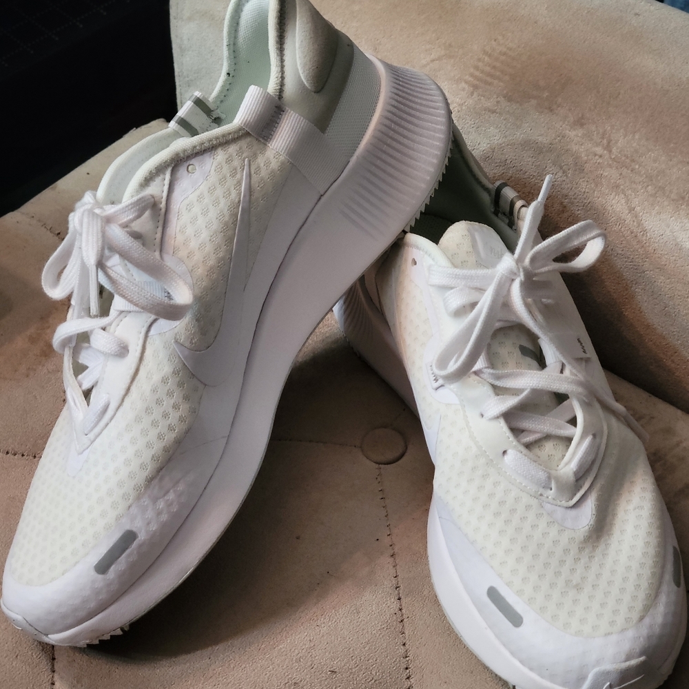 Womens nike sneakers 11